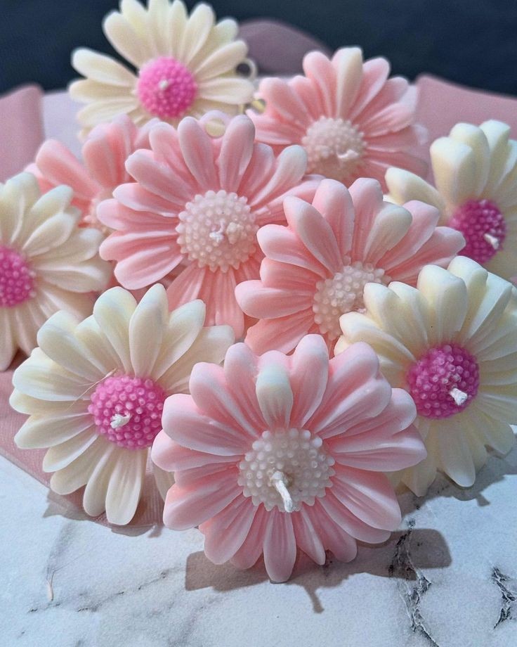 Daisy fragrance candle